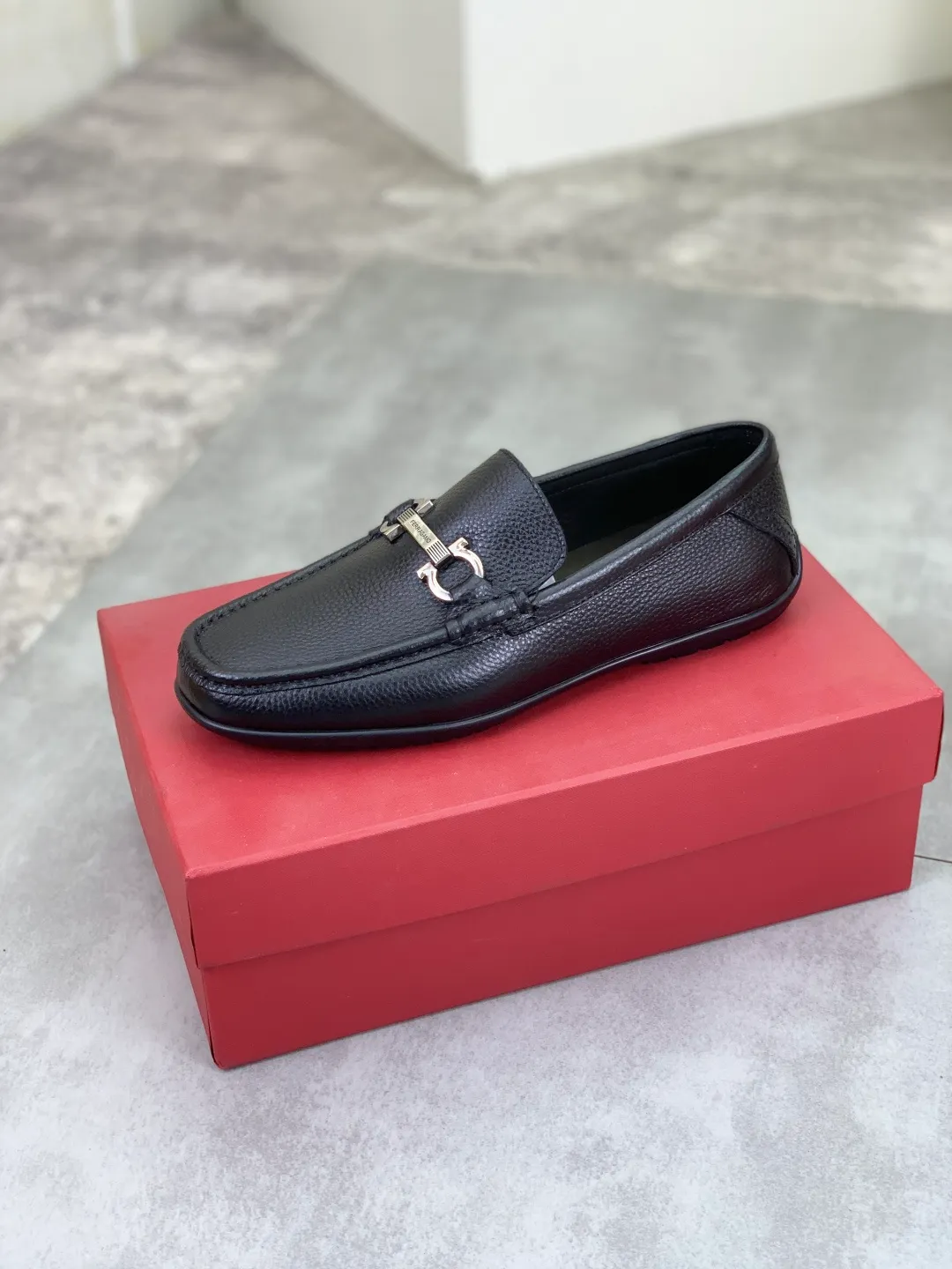 Men's Men's Shoes 💰P540💰[New Style] Water-dyed Niuli 🆘[Salvatore Ferragamo] Ferragamo's latest casual business leather shoes for men! Available at counters simultaneously! The fabric is made of specially imported original calfskin, the lining is made of imported water-dyed cowhide, and the original combination outsole is absolutely luxurious and leads the fashion trend. Matching code: 39-44 (38 45 customized) black optional